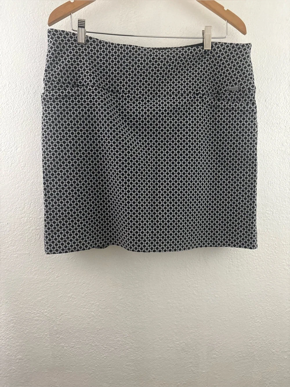 S.C. & Co. Tummy Control black white geometric patterned activewear skort XXL